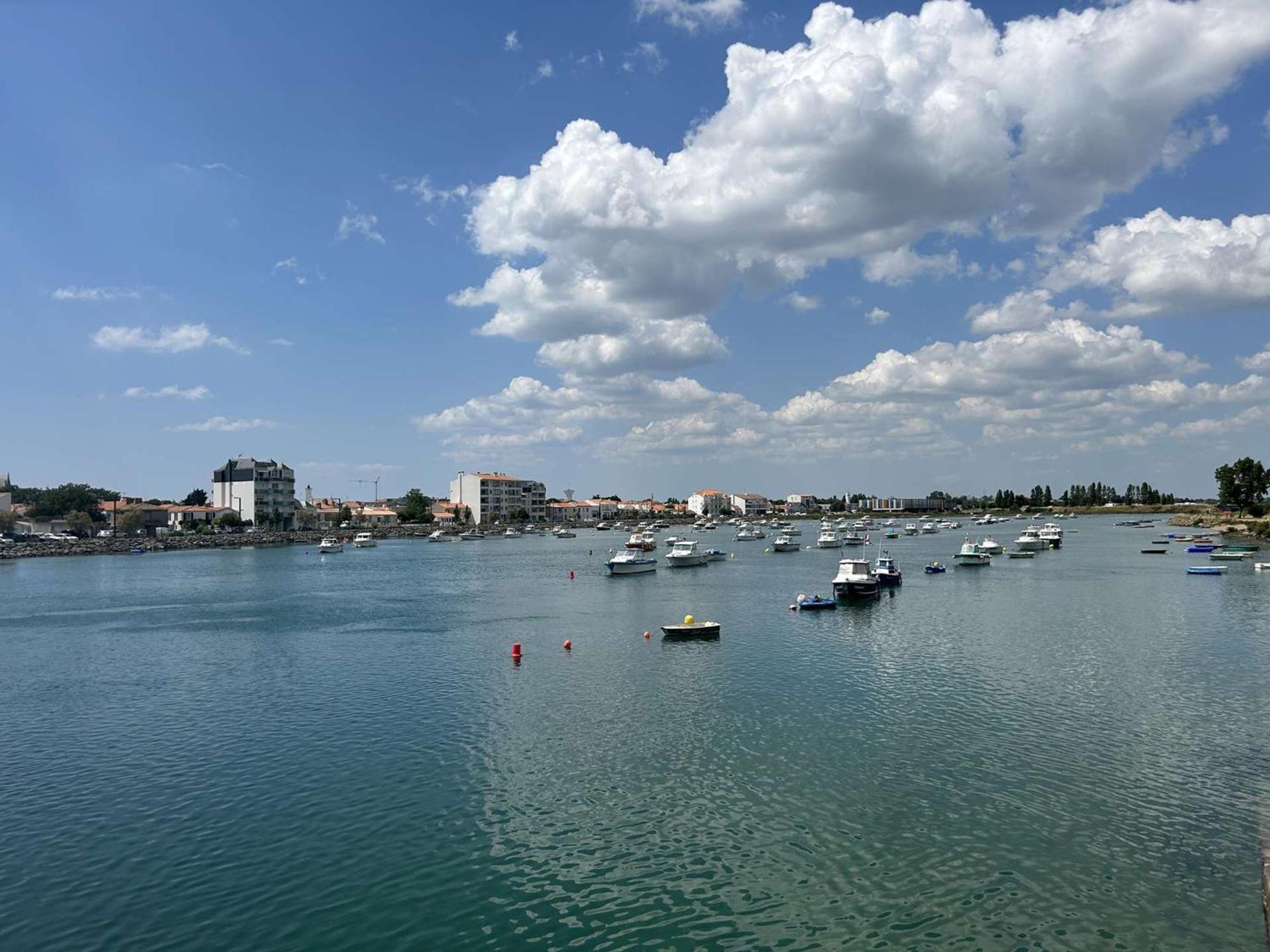 Appartement 2 Pieces Avec Parking Prive, Proche Plage Et Commerces, Saint-Gilles-Croix-De-Vie - Fr-1-224-783 Exterior photo